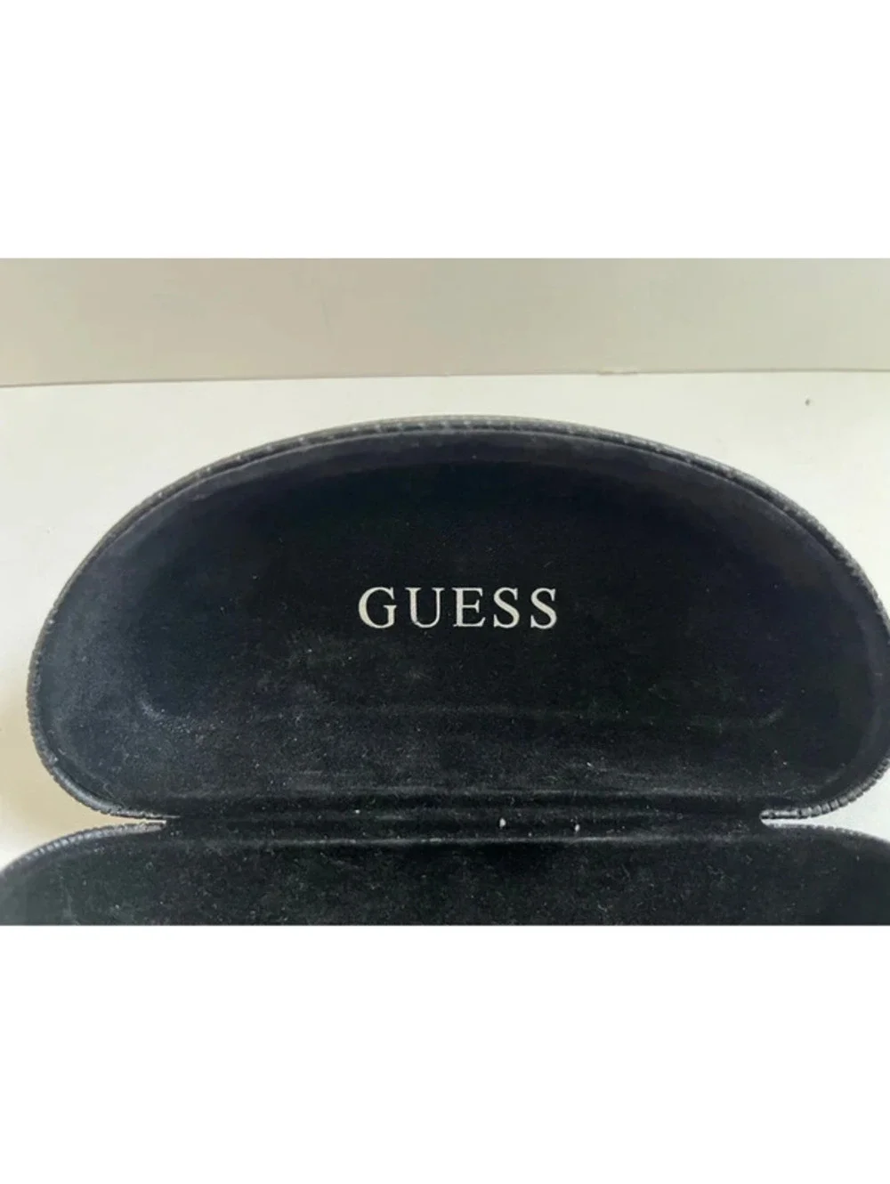 Guess Sunglass or Eyeglass Black Clamshell Hardcase Case Carrier Elegant